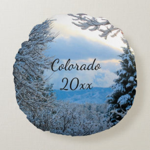 Colorado Snowy Mountains Gerahmt von Pine Trees Rundes Kissen