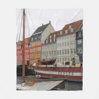 COLORFUL BUILDINGS BESIDE THE RIVER FLEECEDECKE
