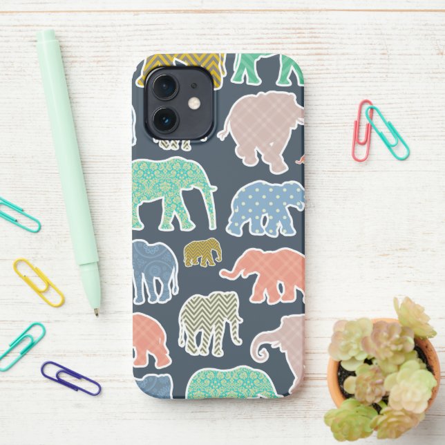 Colorful Elephants, Pattern Of Elephants, Zigzag iPhone Hülle (Auf dem Schreibtisch)