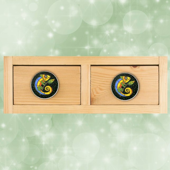 Colorful Fun Lizard Branch Dots Keramikknauf (Colourful fantasy lizard holding leaf on branch on green dots on black drawer knob pulls.)