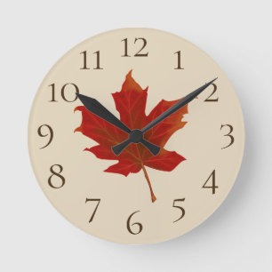 Colorful Orange Maple Leaf & Beige & Brown Accents Runde Wanduhr