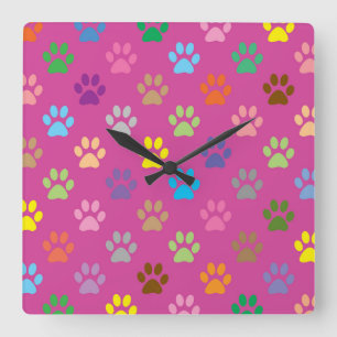 Colorful paw prints pattern  quadratische wanduhr