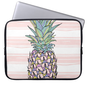 Colorful vintage pineapple illustration. laptopschutzhülle