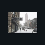 Columbus Avenue Liquor Store NYC Snowstorm Winter Leinwanddruck<br><div class="desc">Das Original-Farbfoto eines Spirituosenladens auf der Upper West Side,  während eines Schneesturms. Fotografiert in Manhattan,  New York City. Viele weitere NYC- und Naturfotos sind in diesem Shop erhältlich. Sehen Sie nicht genau,  wonach Sie suchen? Kontaktieren Sie Rebecca um ein Produkt speziell für Sie zu gestalten!</div>