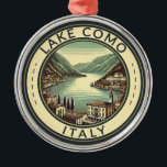 Comer See Italien Illustration Reisen Kunst, Dicht Ornament Aus Metall<br><div class="desc">Comer See Malerisches Kunstdesign. Der Comer See,  in der Lombardei Norditaliens,  ist ein hochklassiges Erholungsgebiet,  bekannt für seine dramatische Landschaft,  Set an den Ausläufern der Alpen.</div>