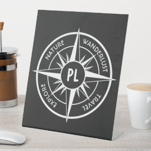 Compass star Emblem monogramm schwarz-weiß Sockelschild