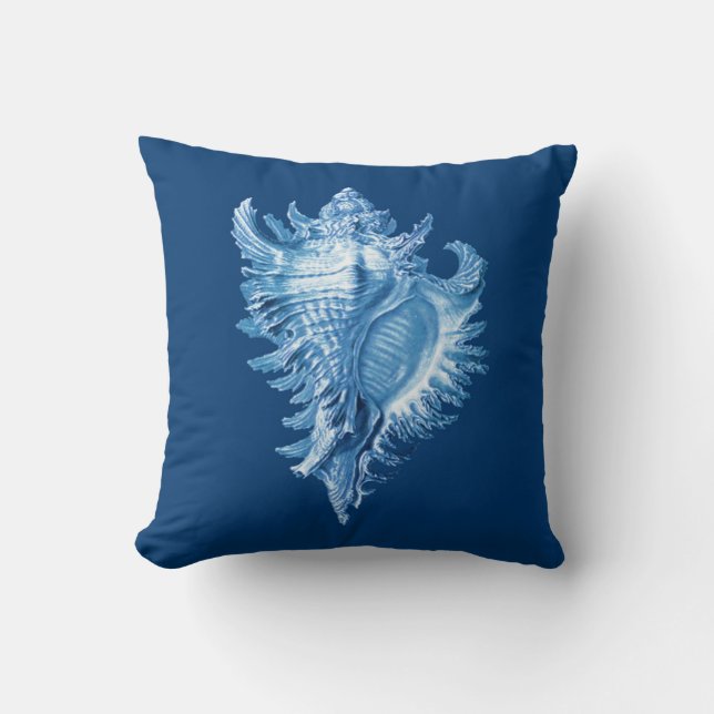 Conch Muschel Sea Life Print, Indigo Blau und Weiß Kissen (Vorderseite)
