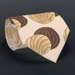 Conchas Mexican Pan Dulce Sweet Bread Panadería Krawatte<br><div class="desc">Das Design zeigt eine originelle Marker-Abbildung eines köstlichen Conchas-Paars. Diese Brötchen, auch bekannt als Pan Dulce, sind ein Grundnahrungsmittel in mexikanischen Bäckereien (panaderías) und verfügen über eine weiche, gesüßte Brötchen und eine knusprige Muschel. Sie ähneln oft Muscheln. Ideal für ein Dessert mit Gesellschaftsmusik, Kuchenverkauf, Bäckerei-Popup oder jeden Fan von Backwaren,...</div>