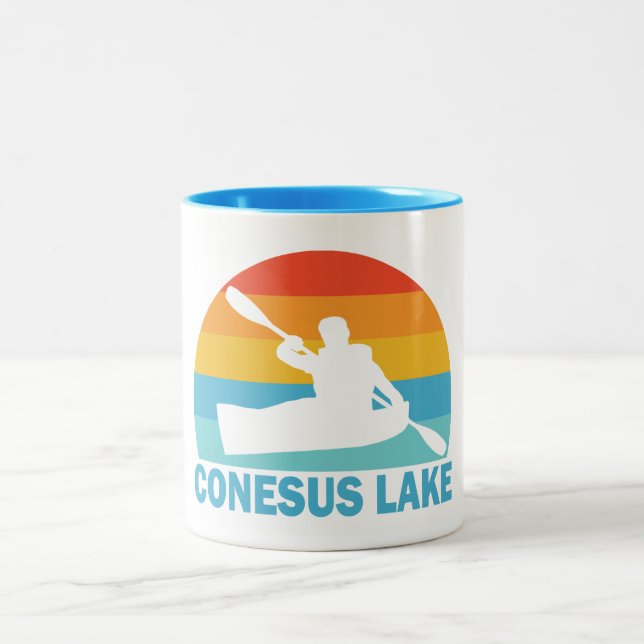 Conesus Lake New York Kayak Zweifarbige Tasse (Mittel)