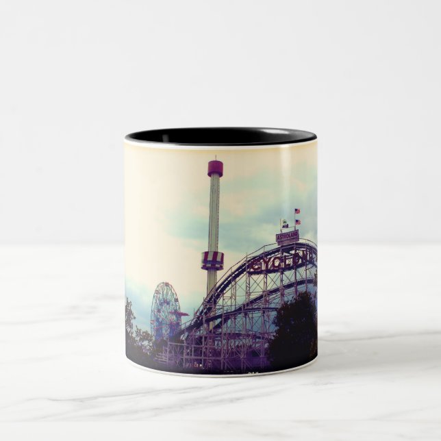 Coney Island-Wirbelsturm Zweifarbige Tasse (Mittel)