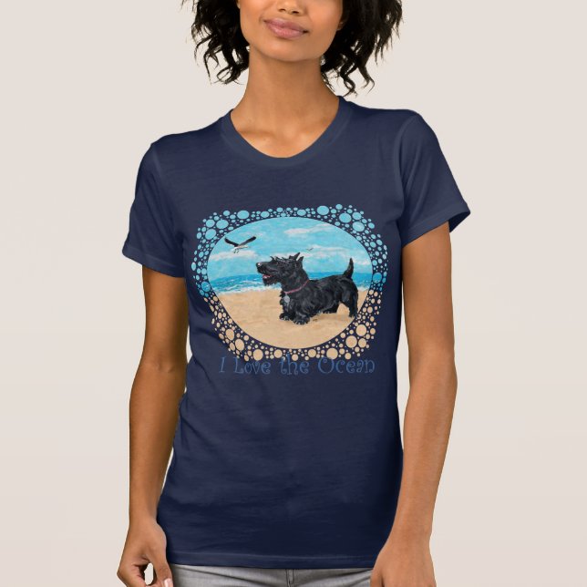 Congenial Scottish Terrier am Strand T-Shirt (Vorderseite)
