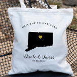 Connecticut Map Wedding Welcome Bag Tasche, Black Tragetasche<br><div class="desc">Hochzeitswochenende Begrüßungsgeschenktasche für Gäste aus der Stadt zu Ihrer Hochzeit,  mit dem Bild von Connecticut,  mit goldenem Herzen. Fülle die Tasche mit deinen Lieblingsgoodies.</div>