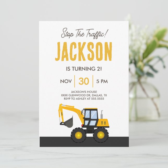 Construction Truck Birthday | Personalized Décor Einladung (Stehend Vorderseite)