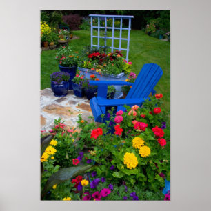 Container-Garten-Design mit blauem Stuhl in unsere Poster