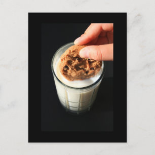 Cookie und ein Glas Milch Postkarte