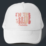Cool bin ich, ich bin die Braut Personalisiert Truckerkappe<br><div class="desc">Die Einführung der Coolen Es ist Me Hi Ich bin die Bride It's Me Personalisiert Trucker Hat - ein trendiges und niedliches Accessoire in einem reizvollen pfirsichkorallenrosa Schatten, dass die Essenz Ihrer Brautzeit. Dieser personalisierte LKW-Fahrer ist nicht nur ein Modestatement, sondern auch ein Symbol für Ihre bevorstehende Reise zum Altar....</div>