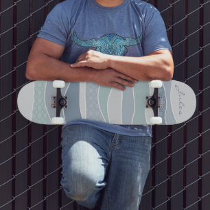 Cool blaugrüne Streifen Abstrakte Waves Name Skateboard