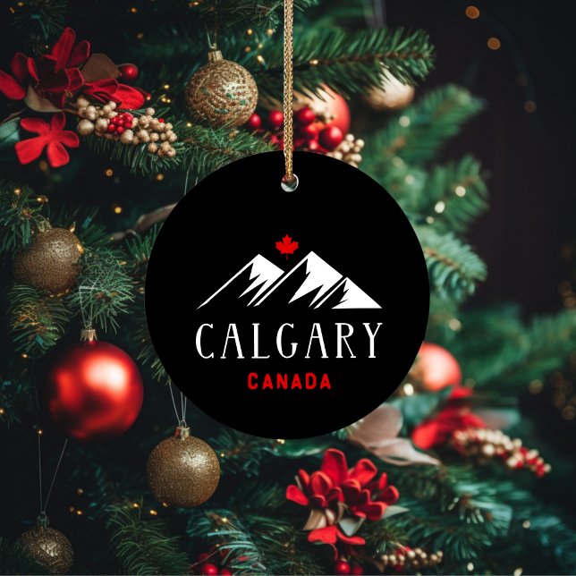 Cool Calgary Canada Mountains Maple Leaf Dark Keramik Ornament (Von Creator hochgeladen)