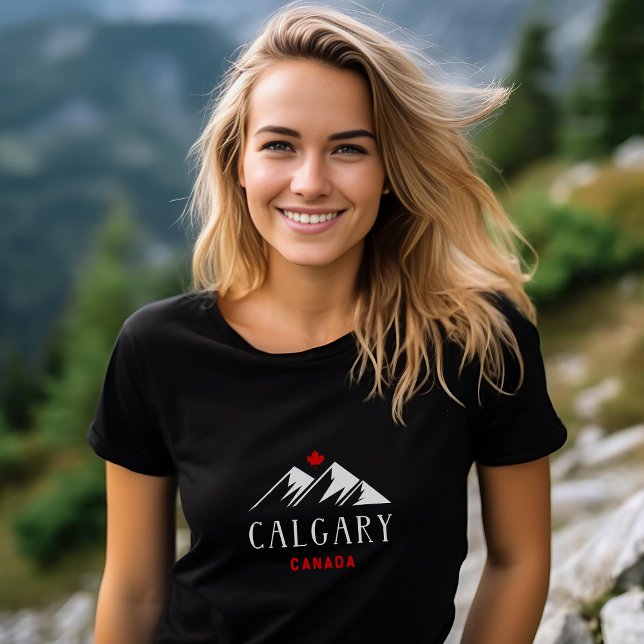 Cool Calgary Canada Mountains Maple Leaf Dark T-Shirt (Von Creator hochgeladen)