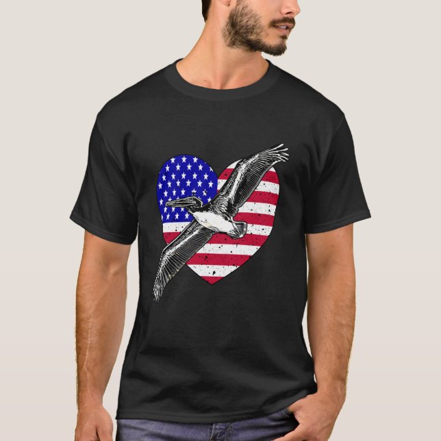 Cool Flying Birds Flag Heart America Pelican Birds T-Shirt (Vorderseite)