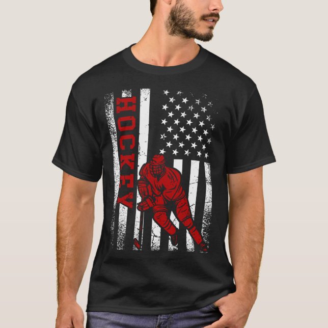 Cool Ice Hockey Player Distressed USA American Fla T-Shirt (Vorderseite)