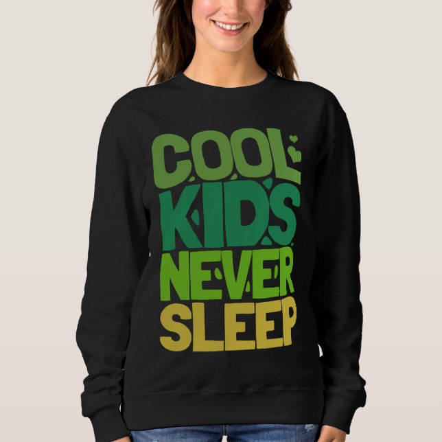 Cool Kids Never Sleep Sweatshirt (Vorderseite)