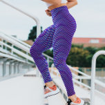Cool & modern Modernität Abstraktes Blau Lila Leggings<br><div class="desc">Lassen Sie sich von unserem abstrakten geometrischen,  modernen gestreiften Design verzaubern. Erleben Sie den unglaublichen Moiré-Effekt,  der Sie Bewegung und faszinierende Farbtöne sehen lässt. Dieses psychedelische Muster mit lebhaften lila- und blauen Farbtönen ist ein wahres visuelles Vergnügen. Mach dich bereit,  dich zu fassen!</div>