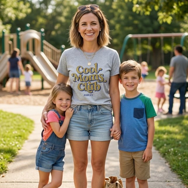 Cool Moms Club Bold Motherhood Blue Yellow Text T-Shirt (Von Creator hochgeladen)