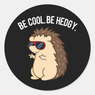 Cool sein, hedgy Funny Igel Pun Dark BG Runder Aufkleber