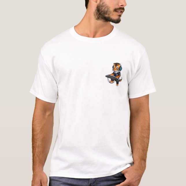 Cool Tiger Playing Keyboard T-Shirt (Vorderseite)