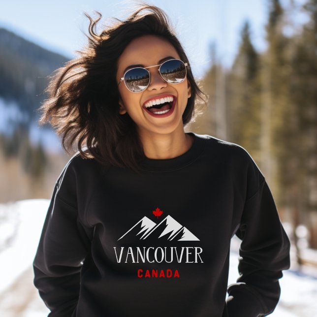 Cool Vancouver Canada Mountains Maple Leaf Dark Sweatshirt (Von Creator hochgeladen)