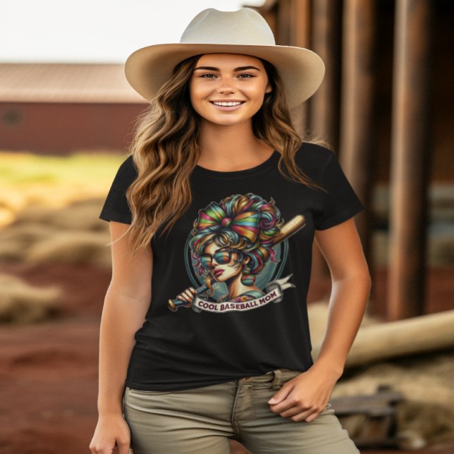 Coole Baseball-Mama Wielding Baseball Bat T-Shirt (Von Creator hochgeladen)