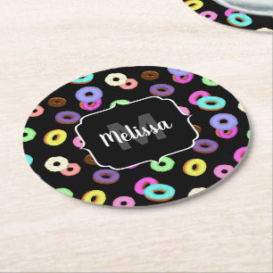 Coole, bunte Donuts schwarze Monogramm Runder Pappuntersetzer