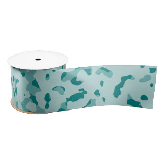 coole Camouflage aquamarin auf hellblauem Satinband