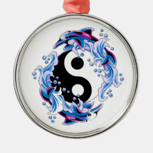 Coole Cartoontätowierungssymbol Yin Yang Delphine Silbernes Ornament