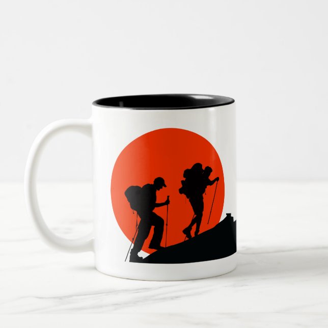 coole Designer-Tasse beim Wandern in der Liebe Zweifarbige Tasse (Links)