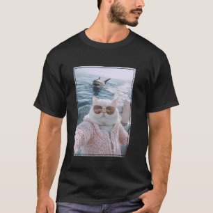 Coole Fettkatze Selfie auf Yachtenboot mit Hai Fun T-Shirt
