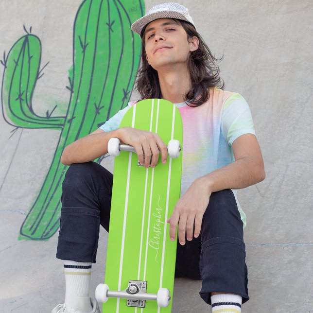 Coole, hellgrüne Streifen Mit Monogramm Skateboard (Cool Bright Green White Racing Stripes Monogrammed Skateboard)