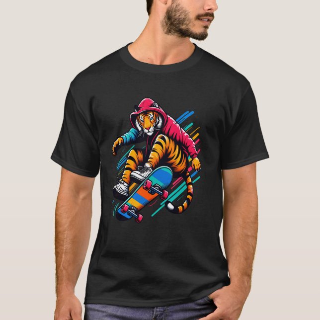 Coole Illustration über Funky Tiger Skateboarding  T-Shirt (Vorderseite)