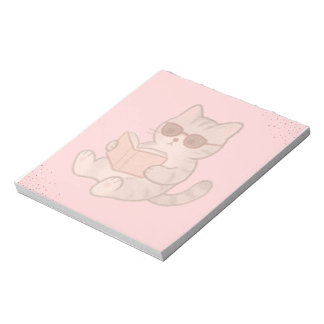 Coole Katze liest Buch Pastellrosa Ästhetik Notizblock