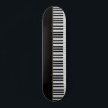 Coole Klaviertasten, schwarz Skateboard<br><div class="desc">Klaviertasten auf schwarzem Hintergrund.</div>