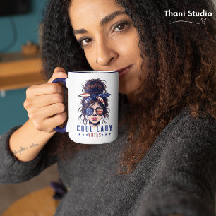 Coole Lady Votes Vintag Messy Hair Lady Election Tasse