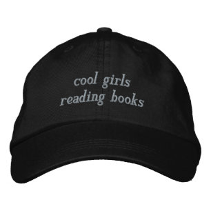coole Mädchen lesen Bücher mit besticktem Hut