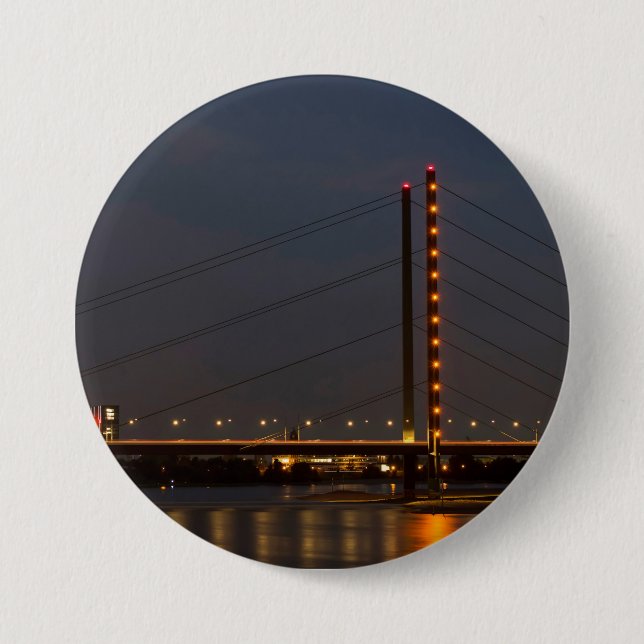 Coole, moderne und städtische Rheinkniebrucke Button (Vorderseite)