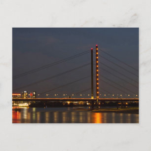 Coole, moderne und städtische Rheinkniebrucke Postkarte