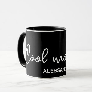 Coole Mommy Monogramm Schwarz-weiße Typografie Tasse