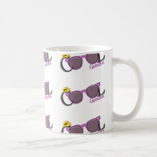 Coole Oma-Sonne und Sonnenbrille auf Weiß Tasse