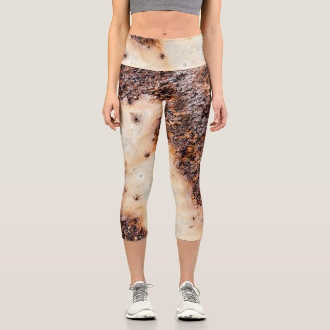 Coole rostige Metallstruktur Capri Leggings (Vorderseite)