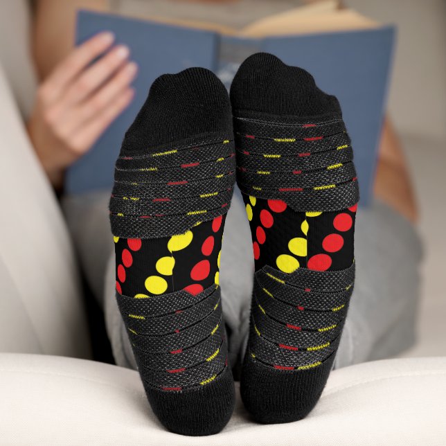 Coole rote und gelbe Punkte Socken (Unterseite)