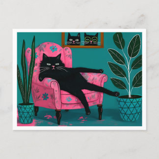 Coole Schwarze Katze Lounge in rosa Sessel Postkarte